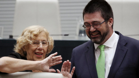 Manuela Carmena y Carlos Sánchez Mato, en un Pleno en Cibeles | EFE/ Archivo