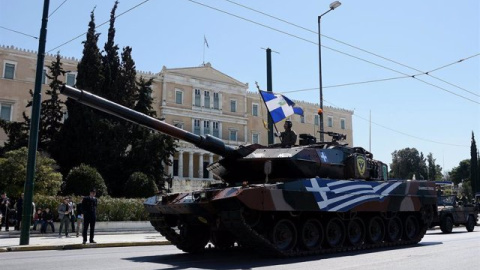 Desfile militar en Atenas.