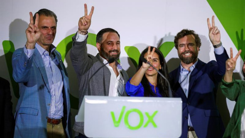 El secretario general de Vox y candidato la Alcaldía de Madrid, Javier Ortega Smith, el líder de la formación, Santiago Abascal, la candidata a la Presidencia de la Comunidad de Madrid, Rocío Monasterio, y el jefe de campaña, Iván Espinosa 