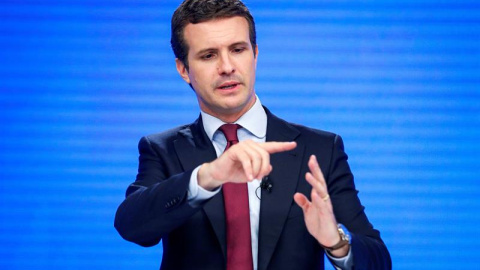 El presidente nacional del PP, Pablo Casado, durante la rueda de prensa posterior a la reunión del Comité Ejecutivo Nacional celebrada este lunes en la sede del partido, en Madrid. EFE/Emilio Naranjo