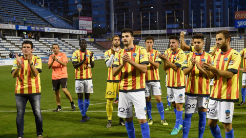 Els jugadors del Lleida Esportiu amb la samarreta de la senyera després del partit d'aquest cap de setmana / Fotografia: Santi Iglesias/Lleida Esportiu