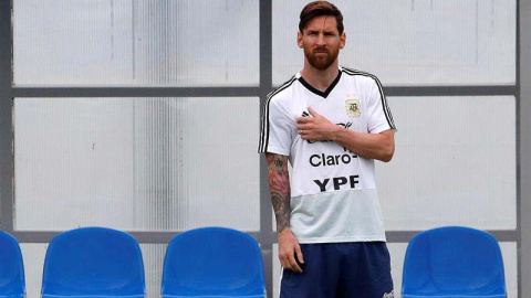 Messi durante un entrenamiento con la selección argentina en el Mundial. (ALBERTO ESTÉVEZ | EFE)