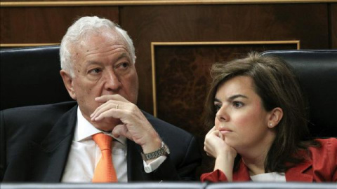 La vicepresidenta del Gobierno, Soraya Sáenz de Santamaría, y el ministro de Asuntos Exteriores, José Manuel García Margallo,en el Congreso de los Diputados. Archivo EFE