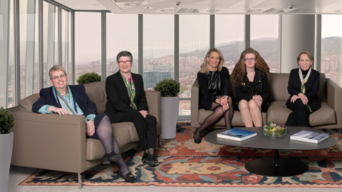 Las mujeres vocales del consejo de administración de Iberdrola. De izquierda a derecha: Denise Mary Holt, Inés Macho Stadler, María Helena Antolín Raybaud, Samantha Barber y Georgina Kessel Martínez.