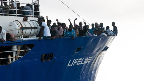 21/06/2018. - Migrantes en el barco de la ONG Lifeline. FACEBOOK/Lifeline