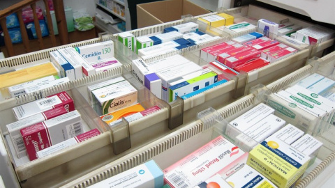 Cajón con varios medicamentos en una farmacia. E.P.