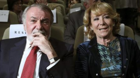 La presidenta del PP de Madrid, Esperanza Aguirre, junto al exministro del Interior y exeurodiputado del PP Jaime Mayor Oreja en una imagen de archivo / EFE