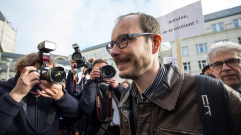 Antoine Deltour, el primer día del juicio por el caso LuxLeaks en Luxemburgo, 26 de abril de 2016.  EFE/Julien Warnand