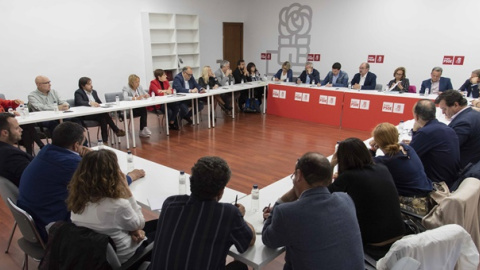 La ejecutiva aragonesa del PSOE se reunió este martes para valorar los resultados y crear la comisión que negociará con el resto de partidos. PSOE