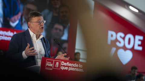 El presidente de la Generalitat, Ximo Puig, interviene durante la clausura de la Conferencia Municipal del PSOE, en la Ciudad de las Artes y las Ciencias, a 16 de abril de 2023 en València,