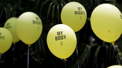 Globos con mesaje de "my body" y "my rights" ("mi cuerpo" y "mis derechos") durante las movilizaciones en defensa de la legalización del aborto en El Salvador. / Amnistía Internacional