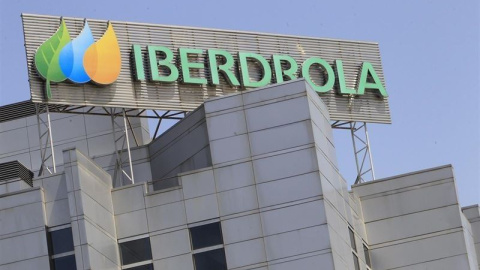 El logo de Iberdrola, en la sede de la eléctrica en Madrid. E.P.