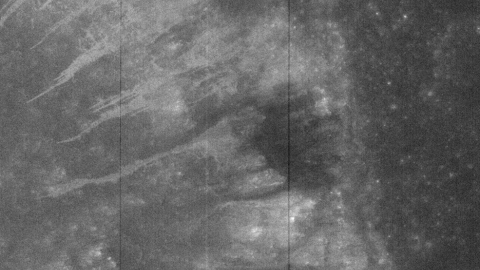 03/05/2023 - El cráter Shackleton al detalle fotografiado por ShadowCam.