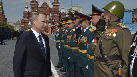 Russia's President Vladimir Putin (L) greets the commanders of units, participants of the Victory Day parade at Red Square in Moscow, Russia. REUTERS/Host Photo Agency/RIA Novosti