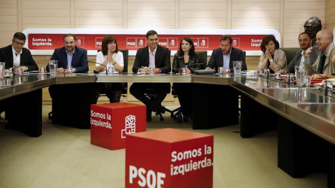 La Comisión Permanente del PSOE en la reunión que tuvo lugar en la sede de la calle Ferraz, un día después del 1-O - EFE/Mariscal