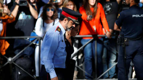 El major de los Mossos d'Esquadra, Josep Lluis Trapero, a la salida de la Audiencia Nacional. REUTERS/Javier Barbancho