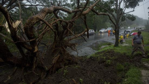 Una carretera de Masaya (Nicaragua) tras el paso de la tormenta Nate - EFE/Jorge Torres