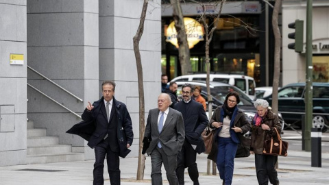 El expresident de la Generalitat, Jordi Pujol, y su esposa, Marta Ferrusola, llegan a la Audiencia Nacional de Madrid. EFE/Emilio Naranjo