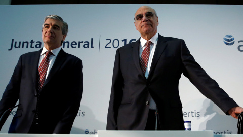 El consejero delegado de Abertis, Francisco Reynés, y el presidente del grupo, Salvador Alemany, en la junta de accionistas. REUTERS