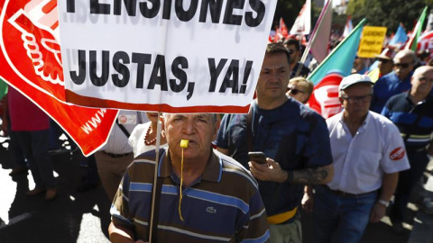 Manifestantes en la marcha por pensiones dignas/ EFE