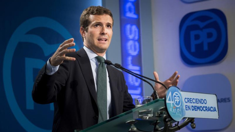 El vicesecretario de Comunicación del Partido Popular, Pablo Casado,durante la rueda de prensa que ofreció hoy en la sede de Génova tras la reunión del Comite de Dirección. EFE/Luca Piergiovanni