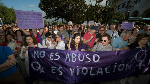 Manifestación en Santander en protesta por la puesta en libertad de 'La Manada'. (PEDRO PUENTE HOYOS | EFE)