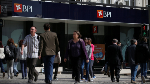 Una oficina del Banco Portgués de Inversiones (BPI), en Lisboa. REUTERS/Rafael Marchante