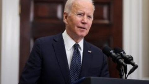 Biden prohíbe a los barcos rusos atracar en EEUU y anuncia más ayuda militar a Ucrania