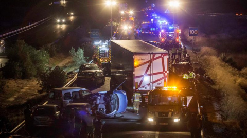 Vista general del accidente producido en la A-7 en dirección Murcia, a la altura de la localidad de Sangonera la Seca. /EFE