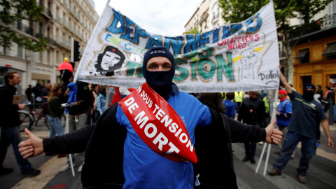 Imagen de la manifestación en Marsella contra la reforma laboral propuesta por el Gobierno de Hollande. REUTERS/Jean-Paul Pelissier