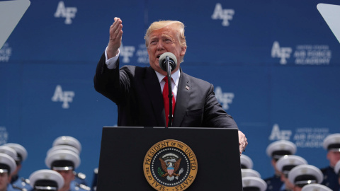 30/05/2019 - Trump pronuncia el discurso de graduación en la ceremonia de graduación de la Academia de la Fuerza Aérea de EEUU el 30 de mayo de 2019 | REUTERS/ Jonathan Ernst