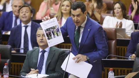 Juan Manuel Moreno Bonilla en el Parlamento, este jueves.