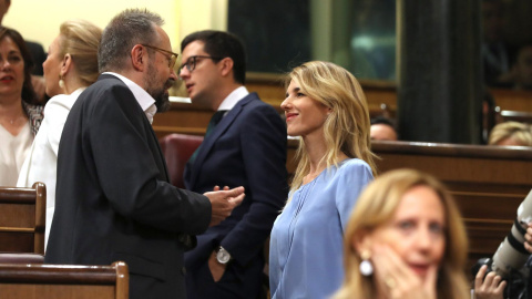 Cayetana Álvarez de Toledo conversando con el diputado de Ciudadanos Juan Carlos Girauta. EFE