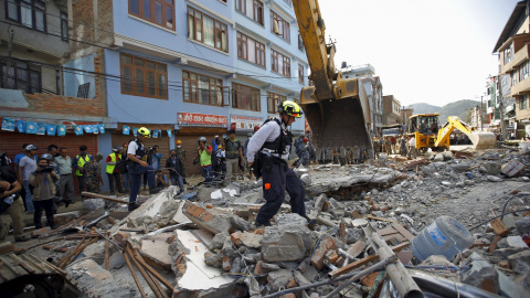 Nepal aún trata de recuperarse del terremoto del pasado 25 de abril que ha causado más de 8.000 muertos, 15.000 heridos y decenas de miles de viviendas dañadas./ REUTERS