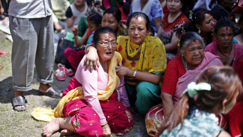 El terremoto, que también se sintió en el norte de la India, donde han muerto cinco personas, y en Bangladesh, afecta sobre todo al distrito de Sindhupalchok, en la zona noroeste de Katmandú, el área más devastada por el seísmo del pasado 2