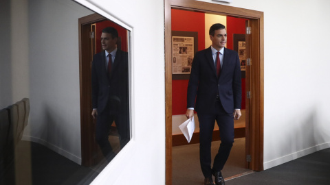 El presidente del Gobierno, Pedro Sánchez, en la sala de ruedas de prensa del Palacio de la Moncloa, para realizar una declaración sobre Gibraltar. REUTERS/Susana Vera