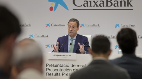 El consejero delegado de CaixaBank, Gonzalo Gortázar, durante la rueda de prensa ofrecida este viernes 5 de mayo de 2023 para dar a conocer los resultados financieros del primer trimestre de 2023.