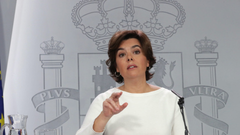 La vicepresidenta del Gobierno, Soraya Sáenz de Santamaría, durante la rueda de prensa posterior al Consejo de Ministros. EFE/Zipi