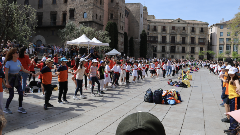 5-5-2023 La versió cobla de ‘Coti x Coti’ s’estrena amb una sardana multitudinària de 400 escolars