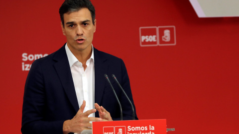 El secretario general del PSOE, Pedro Sánchez, durante la rueda de prensa tras la reunión extraordinaria de la Ejecutiva Federal del PSOE. EFE/BALLESTEROS