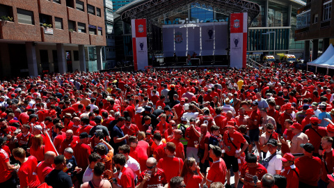 Los aficionados del Liverpool, en su fanzone. REUTERS/Juan Medina