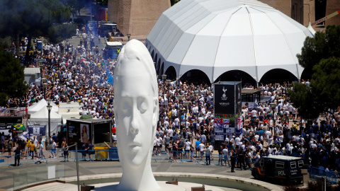 Vista aérea de la fanzone del Tottenham. REUTERS/Javier Barbancho