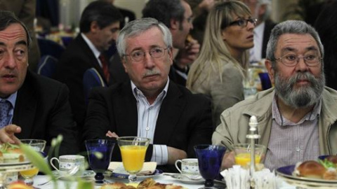 Juan Rosell, presidente de CEOE, junto a Ignacio Fernández Toxo y Cándido Méndez, secretarios generales de CCOO y UGT.