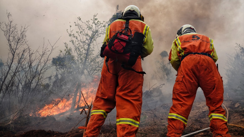 Imagen de archivo de los bomberos de Asturias durante las tareas de control de uno de los incendios que arrasó la comunidad el pasado marzo.