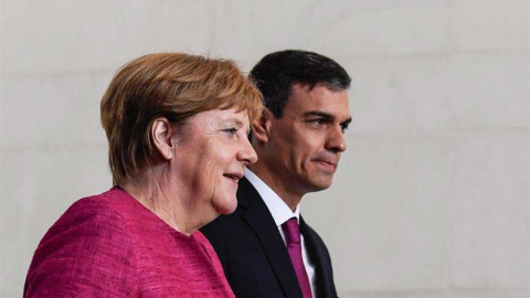 El presidente del Gobierno español, Pedro Sánchez, y la canciller alemana, Angela Merkel, en Berlín. (FILIP SINGER | EFE)