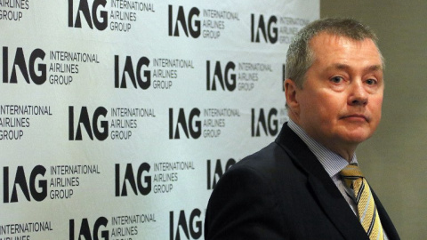 El consejero delegado del grupo IAG, Willie Walsh, en una rueda de prensa en Dublín. AFP /Paul Faith