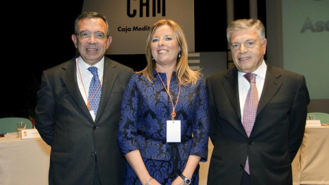 De izquierda a derecha, Roberto López Abad, María Dolores Amoros, y Modesto Crespo. EFE