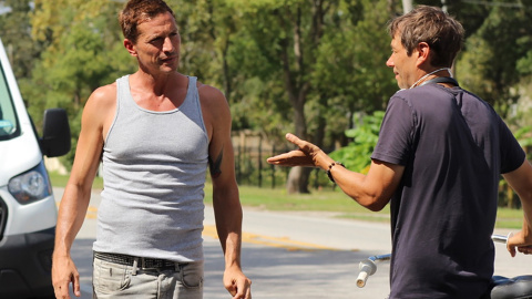 El actor Simon Rex y el director Sean Baker, durante el rodaje. (Universal Pictures)