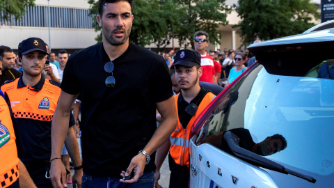 El jugador del Villarreal y exsevillista Vicente Iborra también acudió este domingo a la capilla ardiente para despedir a José Antonio Reyes. | EFE