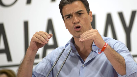 Pedro Sánchez durante un acto electoral en Jaén. EFE/José Manuel Pedrosa.